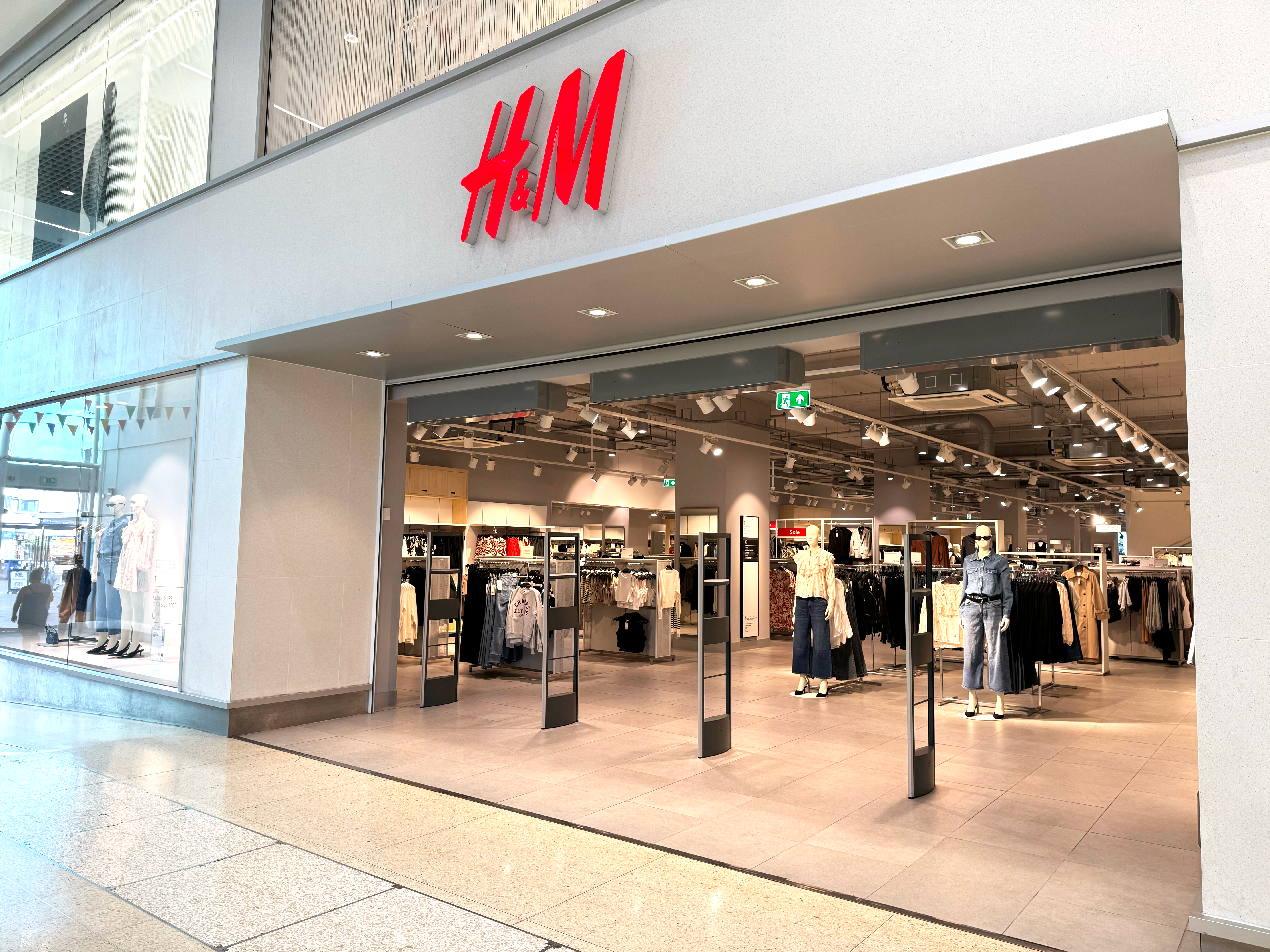 H&M storefront inside The Dolphin shopping centre